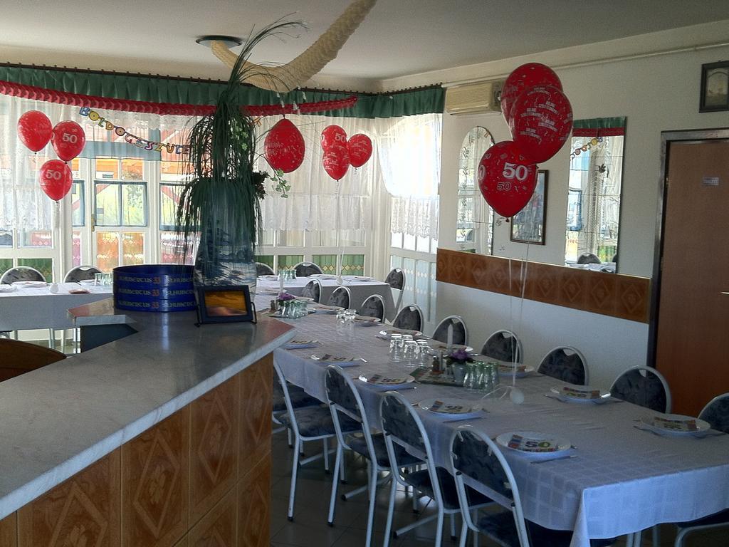 Golf Etterem Es Panzio Ξενοδοχείο Kaposvár Εξωτερικό φωτογραφία