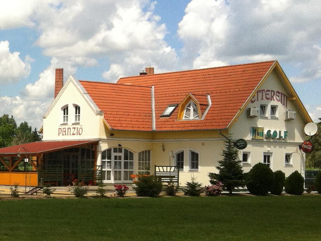 Golf Etterem Es Panzio Ξενοδοχείο Kaposvár Εξωτερικό φωτογραφία