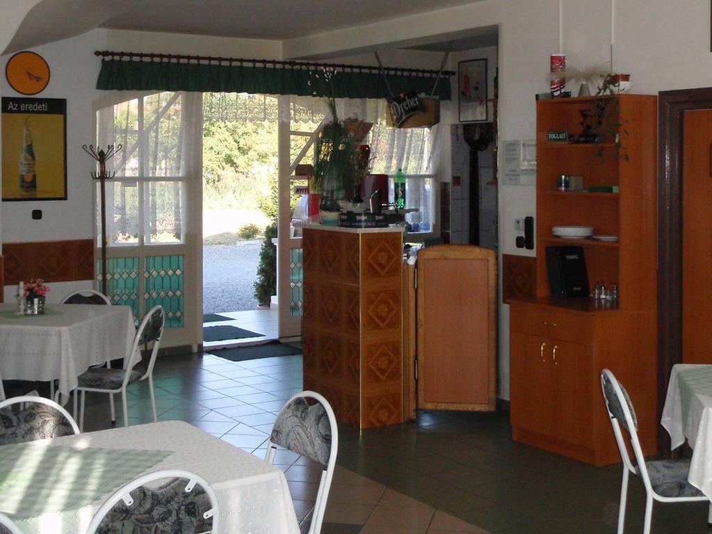 Golf Etterem Es Panzio Ξενοδοχείο Kaposvár Εξωτερικό φωτογραφία