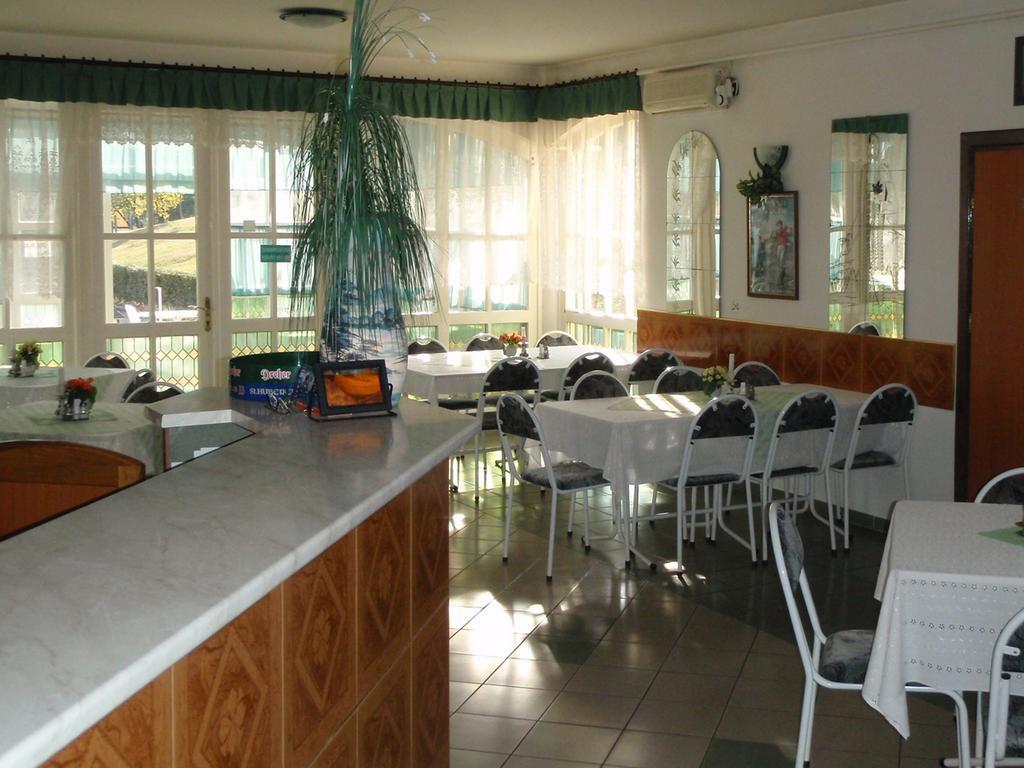 Golf Etterem Es Panzio Ξενοδοχείο Kaposvár Εξωτερικό φωτογραφία